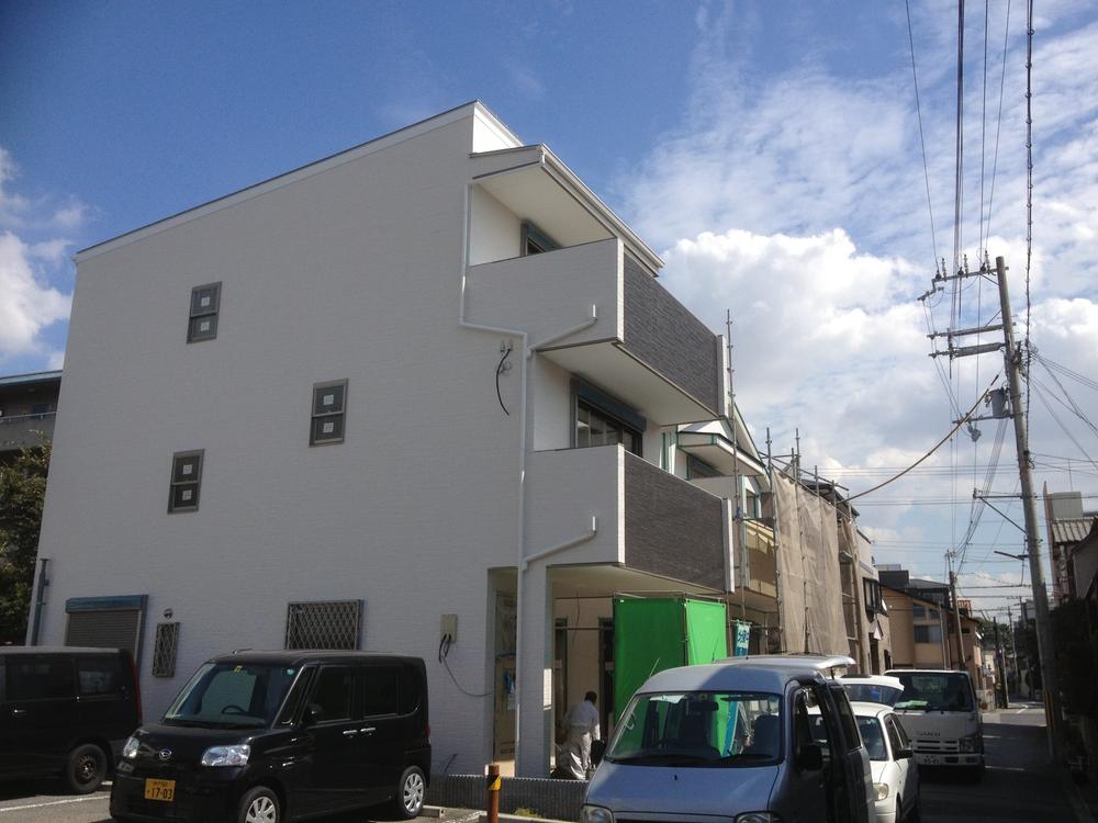 Local appearance photo. Local (10 May 2013) Shooting