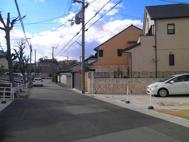 Local photos, including front road. Local (06 May 2013) Shooting