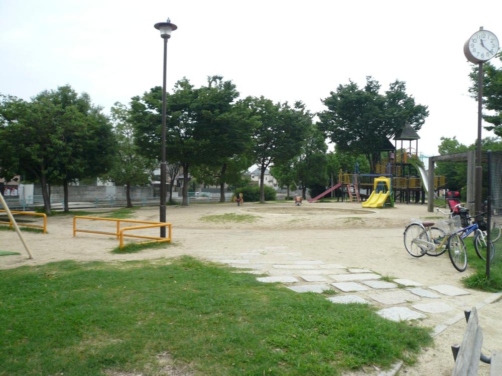 park. 350m to the forest park of Araki