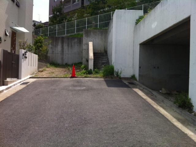 Local photos, including front road. Local (September 2012) shooting