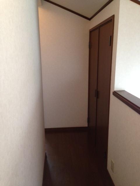 Other introspection. 2F corridor