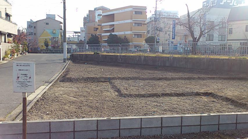 Local photos, including front road. Local (12 May 2013) Shooting