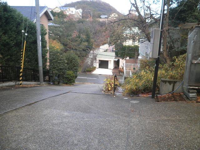 Local photos, including front road. Land 146.51 square meters