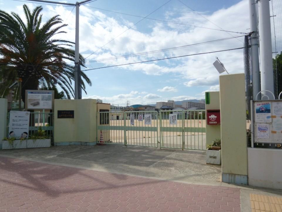 Primary school. 827m to Nishinomiya Municipal Minamikoshien elementary school (elementary school)