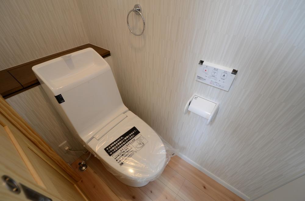 Toilet. Indoor (11 May 2013) Shooting