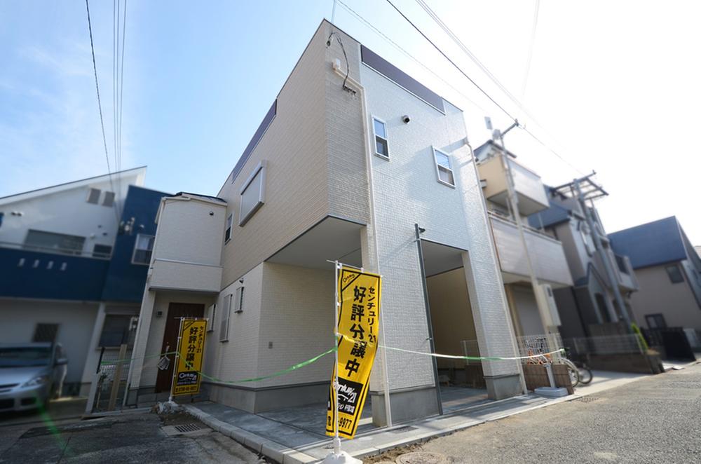 Local appearance photo. Local (11 May 2013) Shooting