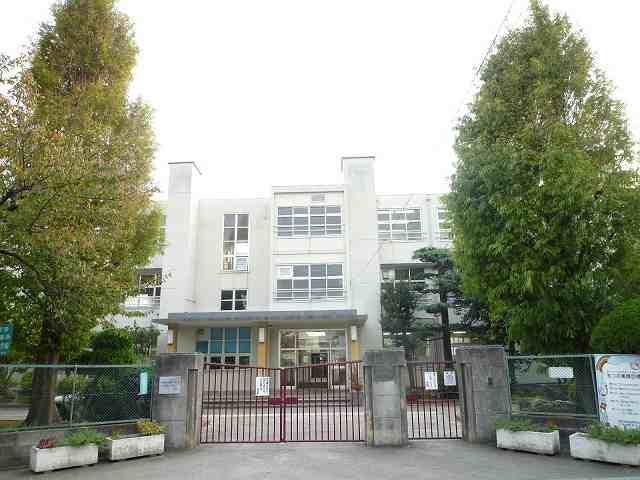 Junior high school. 1293m to Nishinomiya Municipal Gakubun junior high school