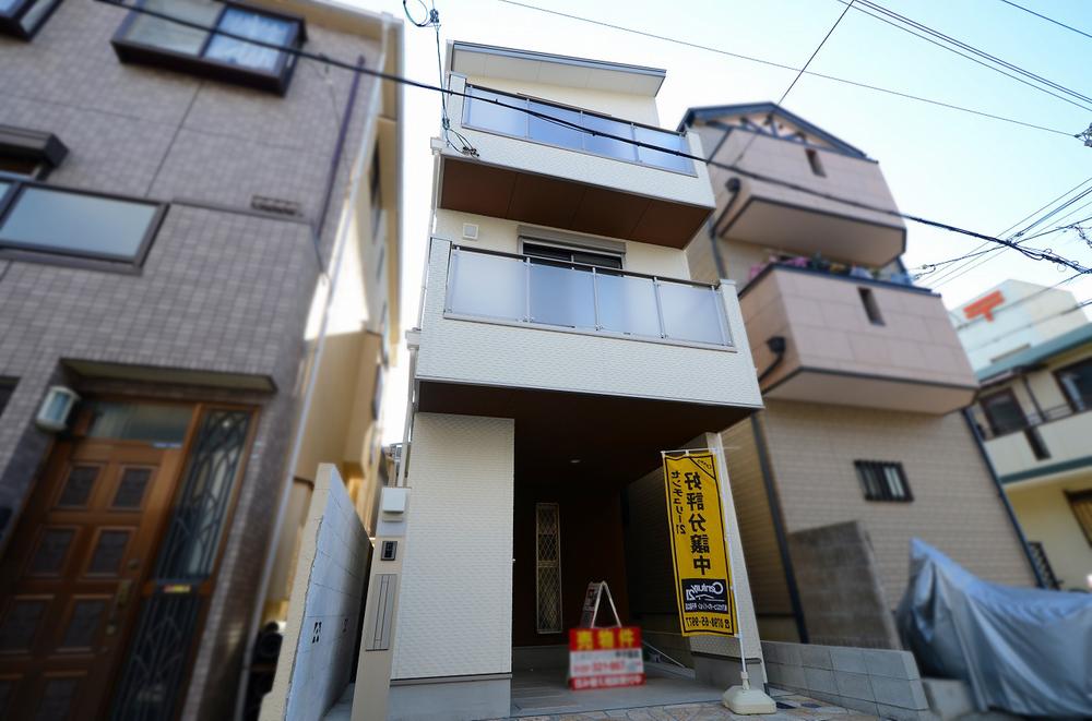 Local appearance photo. Local (12 May 2013) Shooting