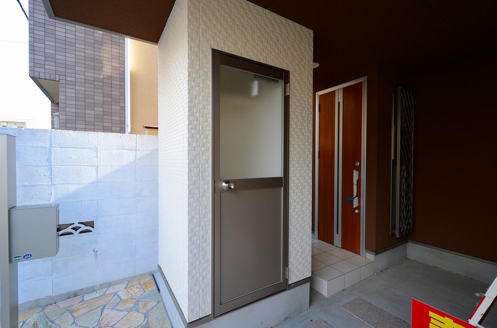 Local appearance photo. Local (12 May 2013) Shooting