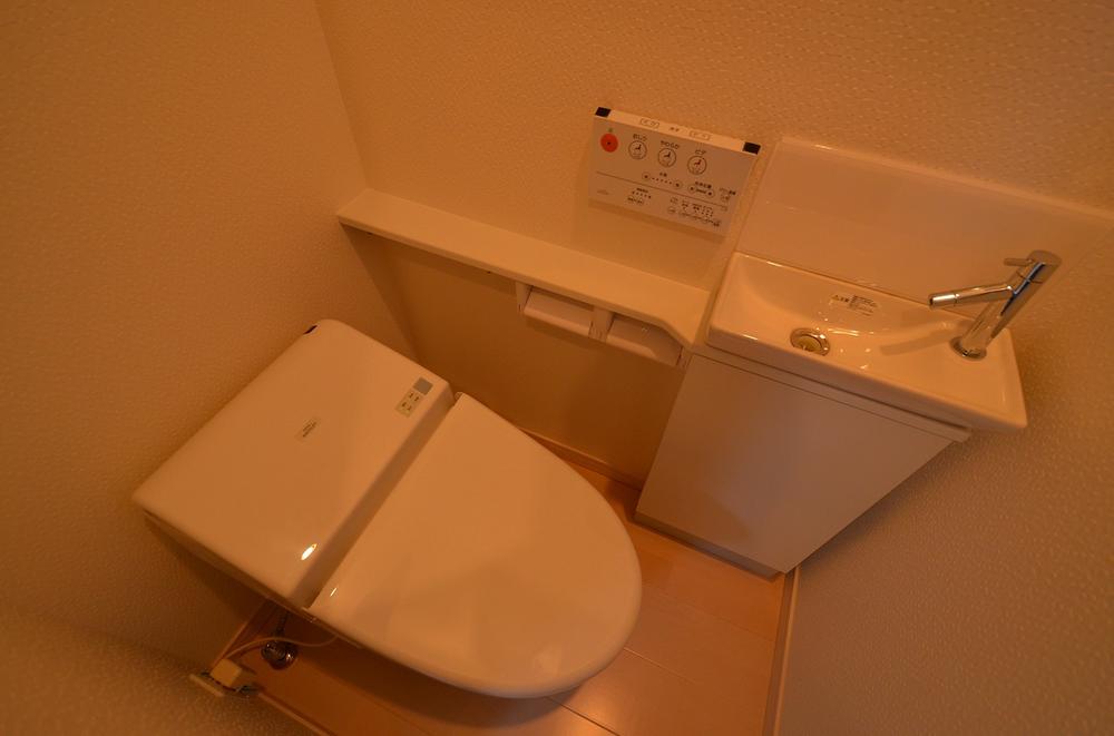 Toilet. Indoor (12 May 2013) Shooting