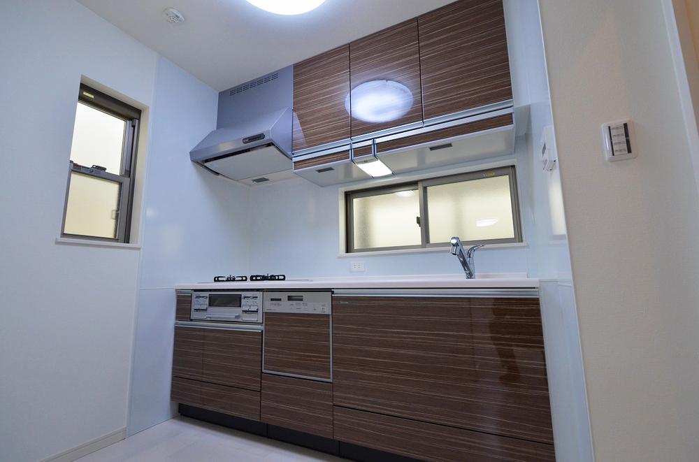 Kitchen. Indoor (12 May 2013) Shooting