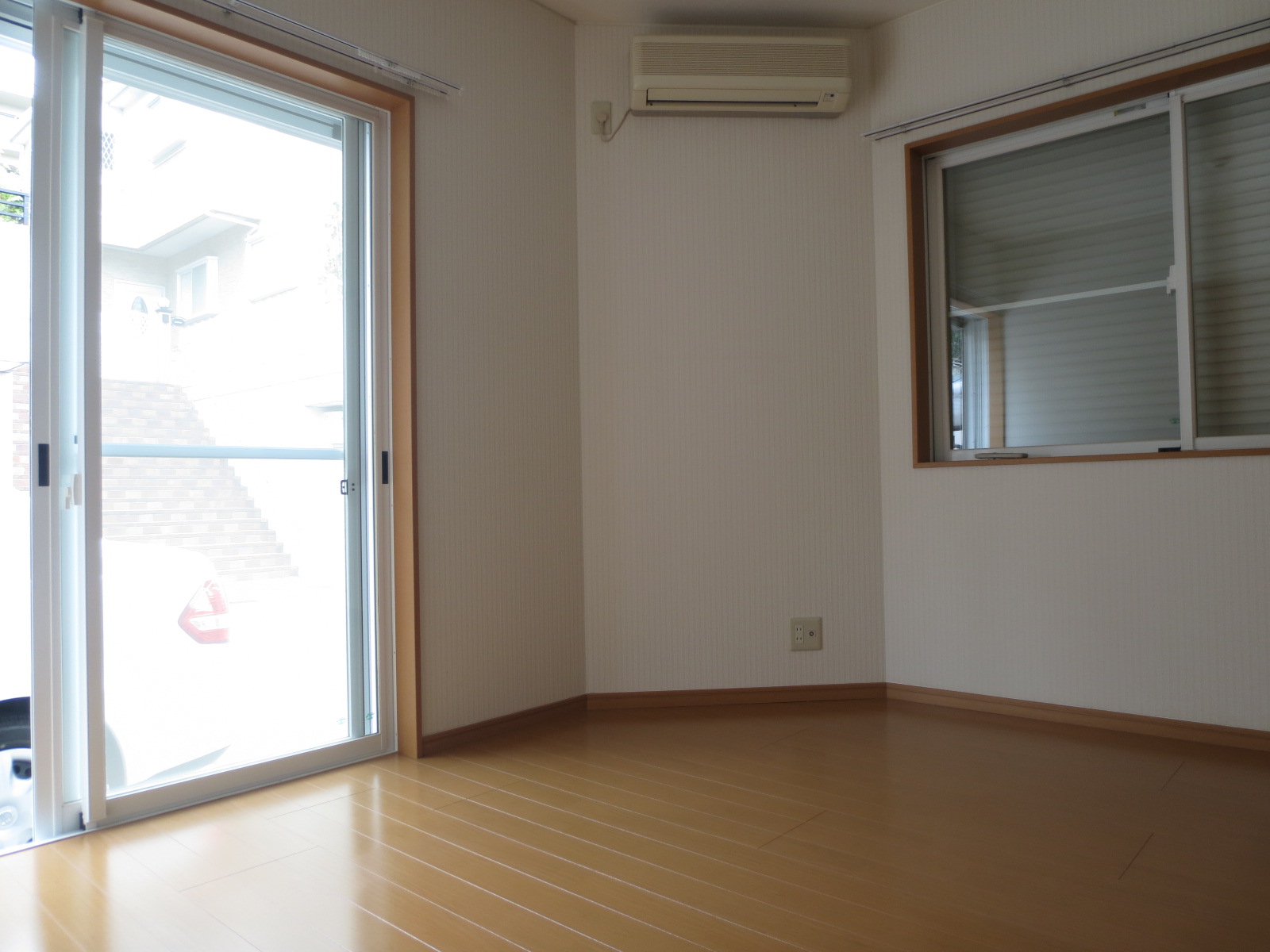 Other room space. Preeminent good ventilation in the two-sided window