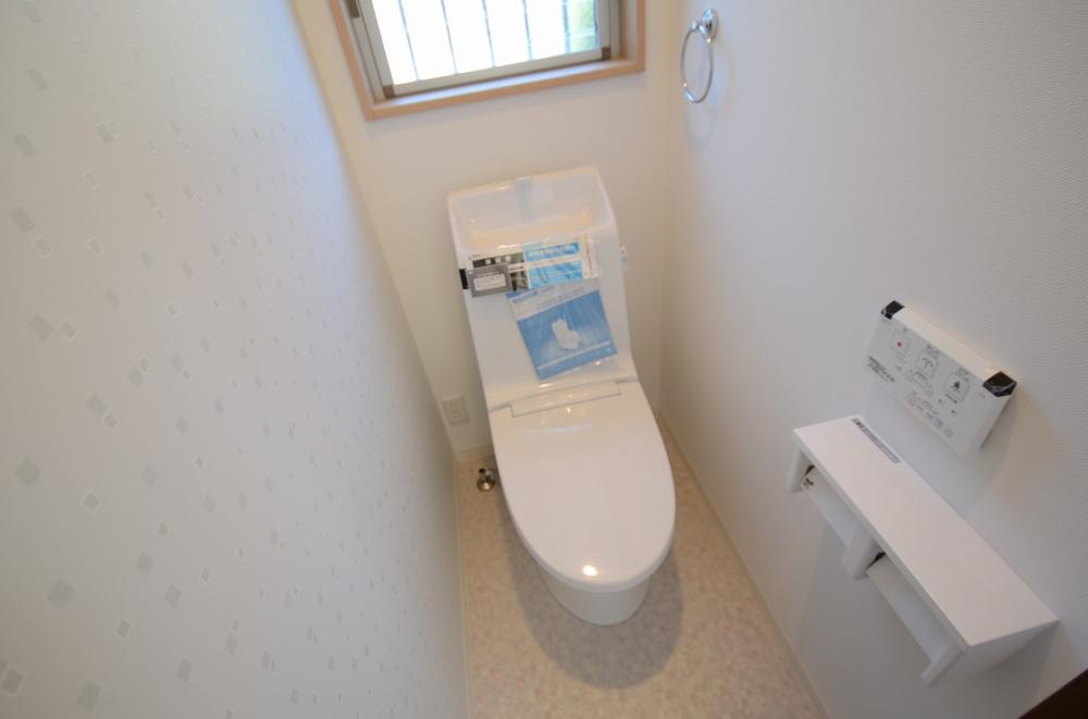 Toilet. Indoor (September 2013) Shooting