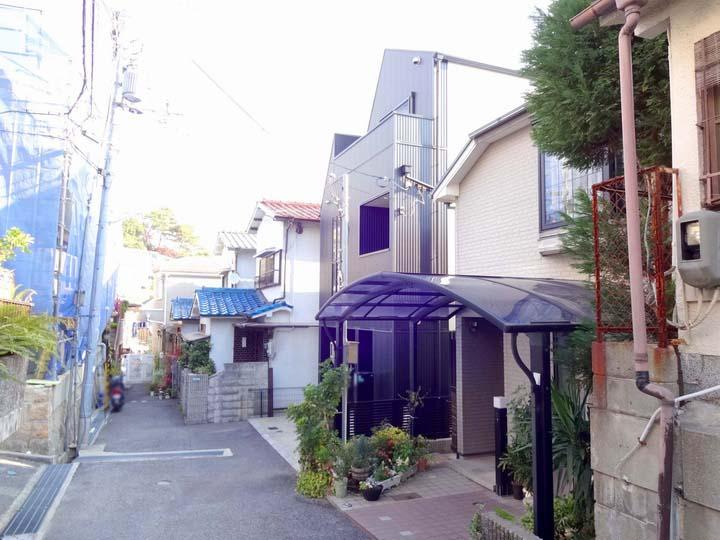 Local photos, including front road. The surroundings are quiet residential area