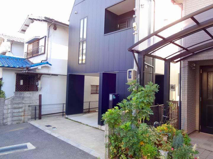 Local appearance photo. The surroundings are quiet residential area