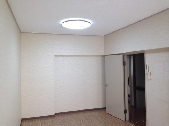 Non-living room. 2F8.5 Pledge Western-style