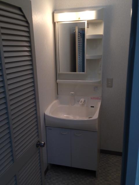 Wash basin, toilet. Indoor (11 May 2013) Shooting