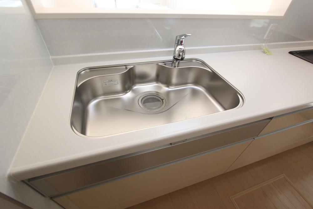 Kitchen. ◆ Kitchen sink ◆