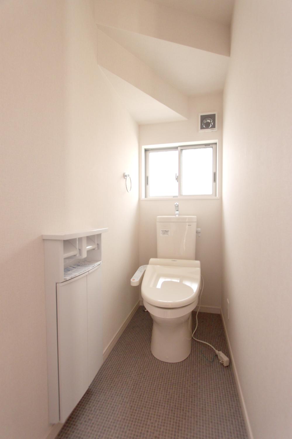 Toilet. ◆ toilet ◆