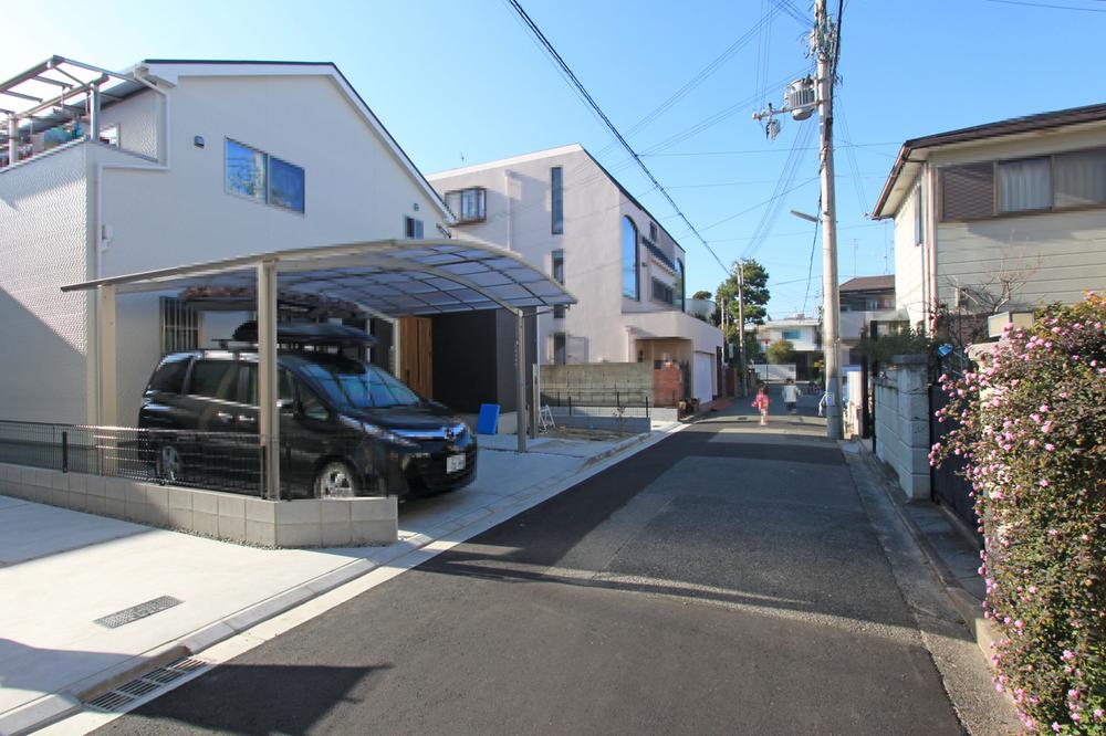 Local photos, including front road. ◆ Surrounding cityscape