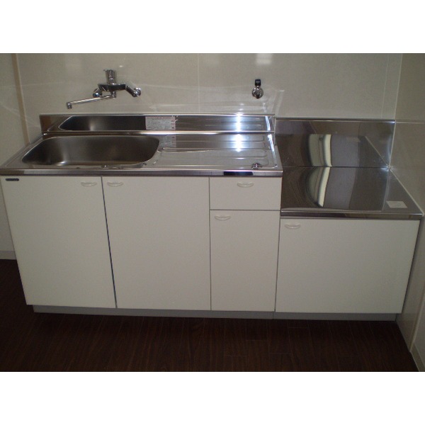 Kitchen. Kitchen replaced.