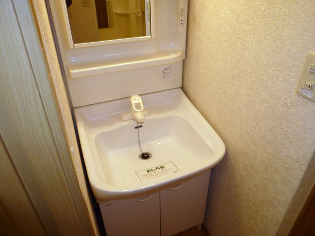 Washroom. Independent wash basin