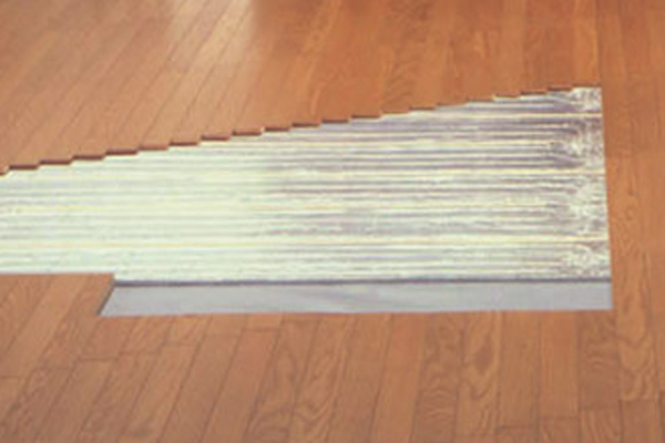 Living.  [Gas hot water floor heating] living ・ The dining, Not pollute the air, Pleasant warmth of the gas hot water floor heating has been adoption of Zukansokunetsu (same specifications)