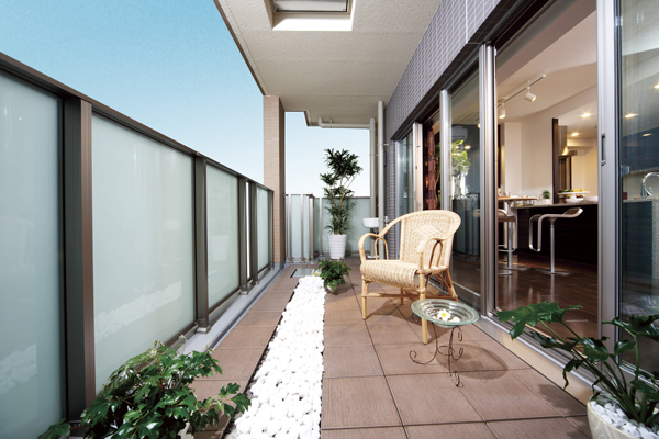 balcony ・ terrace ・ Private garden.  [balcony] In fact a somewhat different in a composite of the sky to the G-type model room