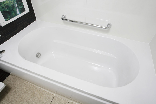 Bathing-wash room.  [Thermos bathtub] They were less likely to fall the temperature of the hot water by covering the bath with a heat insulating material, Adopt a "thermos bathtub". Guests can expect the energy-saving effect, Bath time is happy specifications to different family (same specifications)