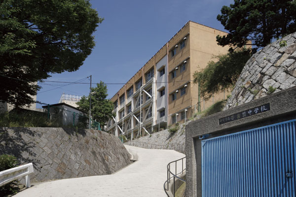 Surrounding environment. Nishinomiya Municipal pleasure and pain Garden Junior High School (walk 23 minutes ・ About 1830m)
