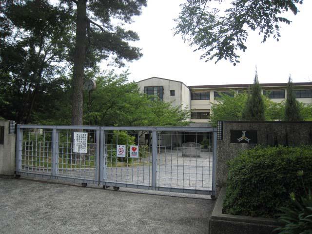 Junior high school. Until in Kabutoryou 320m