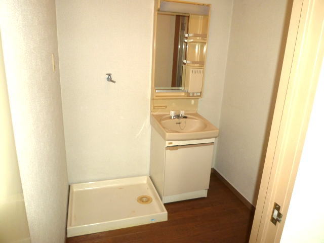 Washroom. Independent wash basin Washing pan