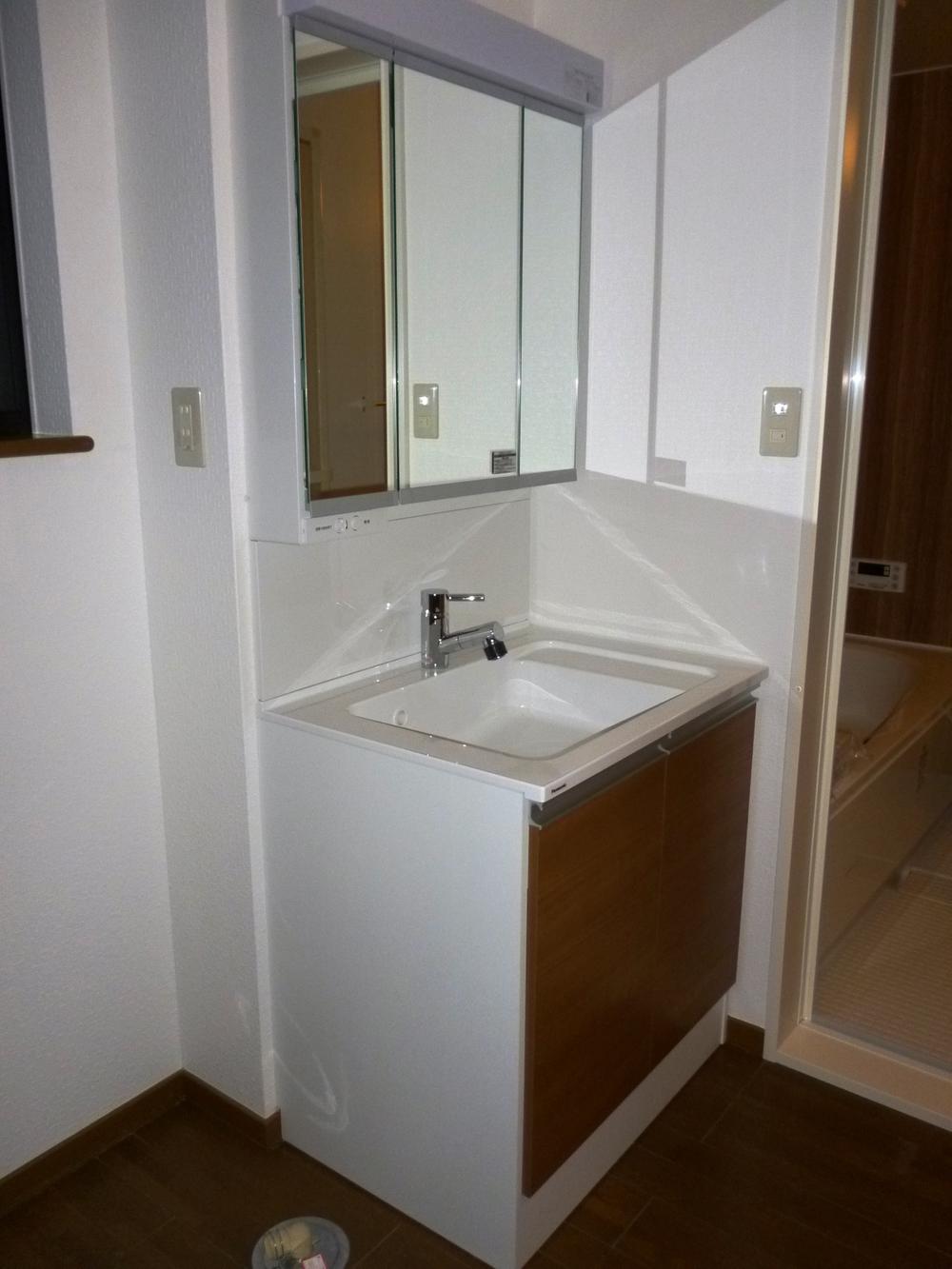 Wash basin, toilet. Indoor (January 2014) Shooting