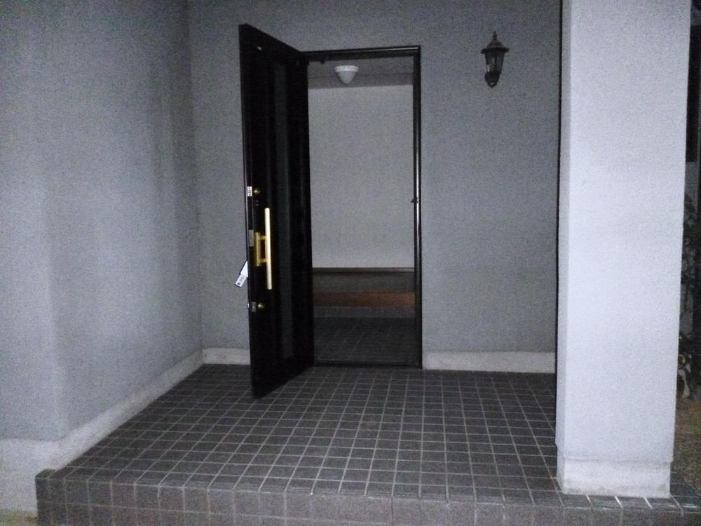 Entrance. Indoor (January 2014) Shooting