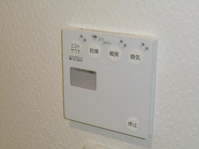 Cooling and heating ・ Air conditioning. Local photo (bathroom heating dryer remote control)