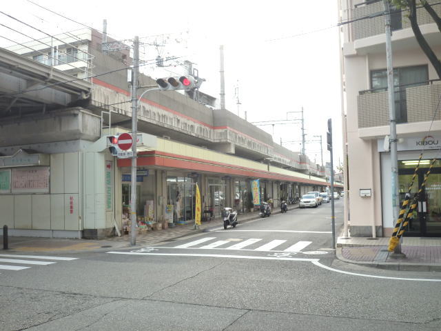 Shopping centre. San Mall shopping street until the (shopping center) 90m