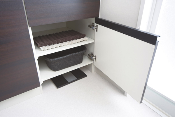 Bathing-wash room.  [Variable space storage] Possible desorption of the bottom plate and the door without construction. In the open space, leaving the door or place a chair or laundry box can also be used in the dust box yard (same specifications)