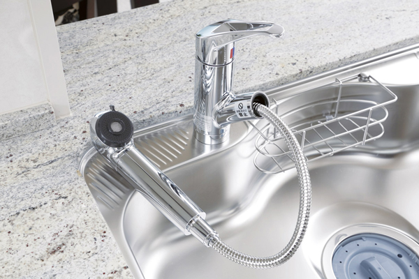 Kitchen.  [Water purification function shower faucet] A built-in water purifier to the shower head in the kitchen faucet. Switch to water purification, if necessary, You can use. In easy-to-use hose pull-out, It is also useful to the sink of care (same specifications ※ Purified water flowed only water use of)
