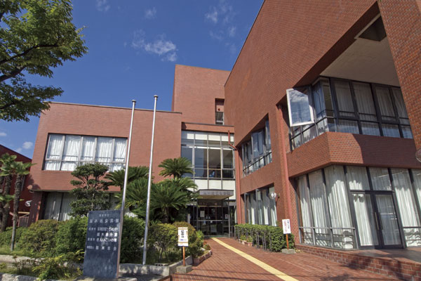 Surrounding environment. Etsukiiwa Community Center (a 10-minute walk ・ About 740m)