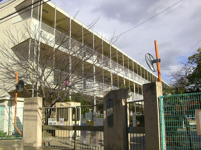 Primary school. Kamikoshien until elementary school 180m