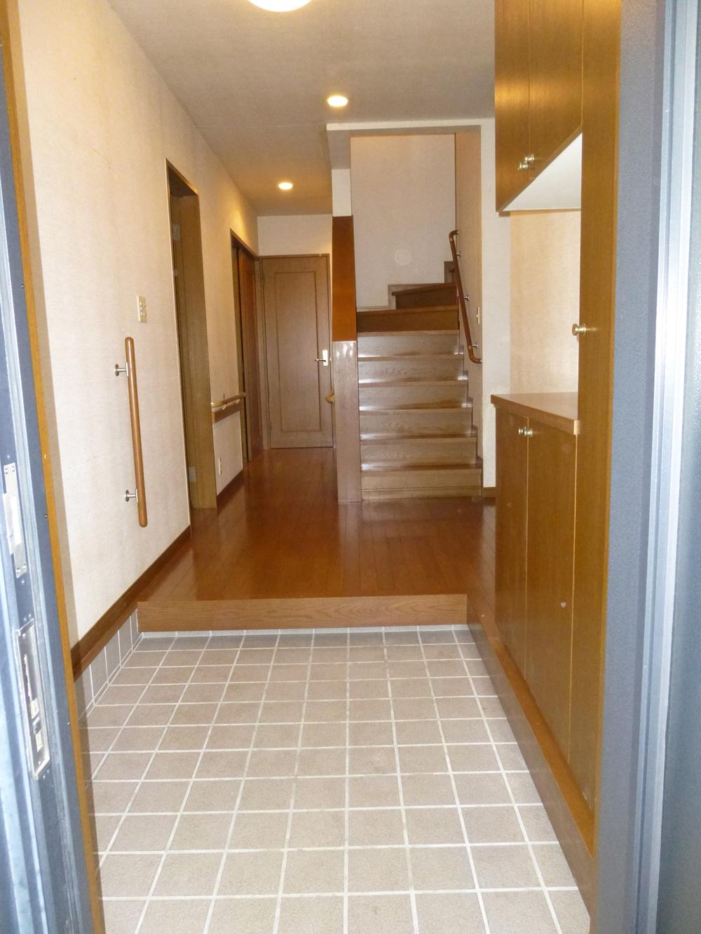 Entrance. Local (August 2013) Shooting