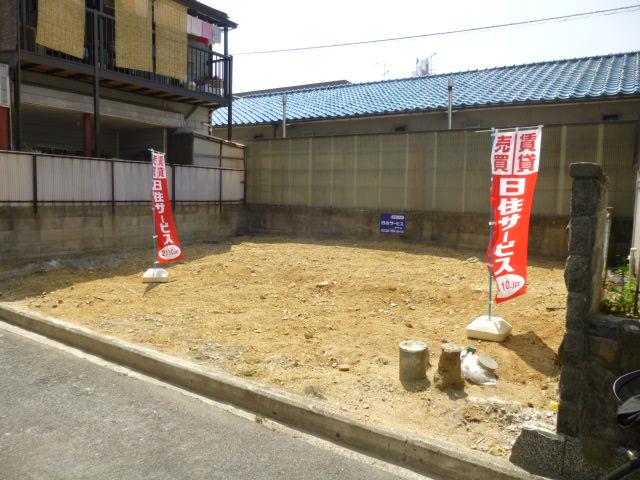 Local photos, including front road. Local (August 2013) Shooting