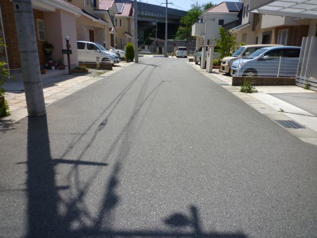 Local photos, including front road. Property of the west front of the road (from the north) ※ The left hand is the property or abutting.