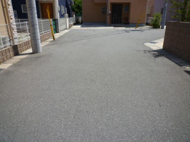 Local photos, including front road. Property of the west front of the road (from the north) ※ The left hand is the property or abutting.