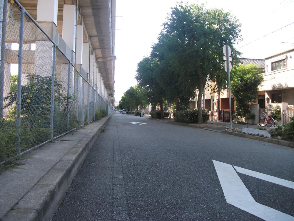 Local photos, including front road.  ◆ Frontal road