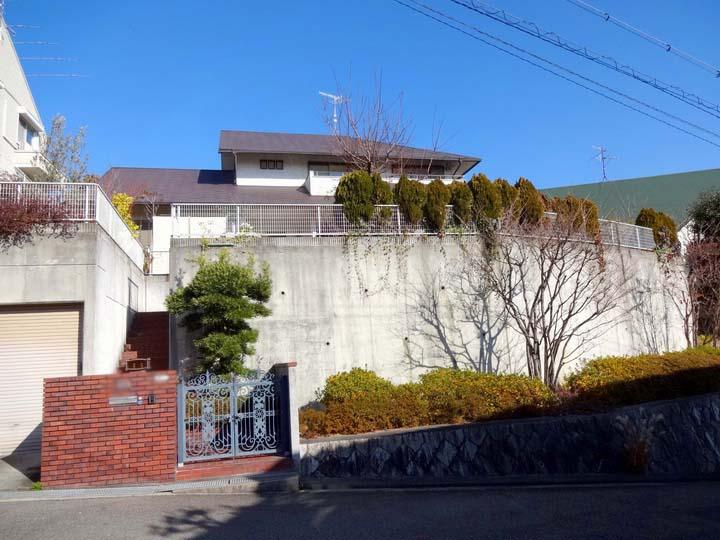 Local appearance photo. There spacious grounds 487.45 sq m (about 147.45 square meters)!