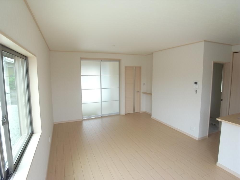 Same specifications photos (living)