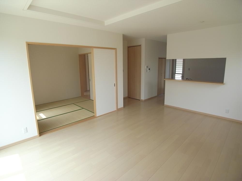 Same specifications photos (living)