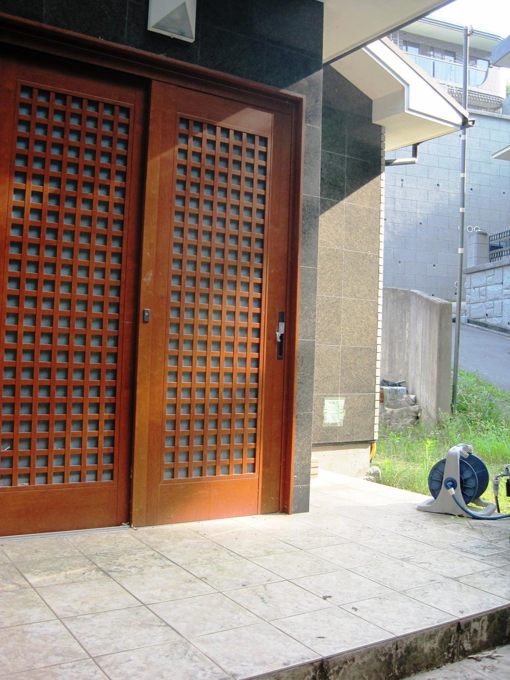 Entrance. Local (July 2013) Shooting