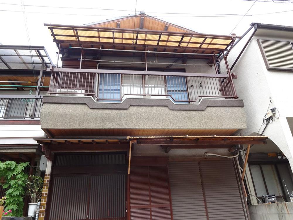 Local appearance photo. Local (12 May 2013) Shooting